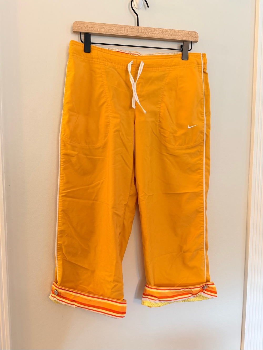 Vintage Y2K Nike Orange Yellow Striped Capri Pants Women’s Medium